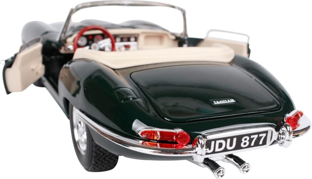 Bburago Jaguar E-type Cabriolet 1/18 Diecast Model Car 12046 Green