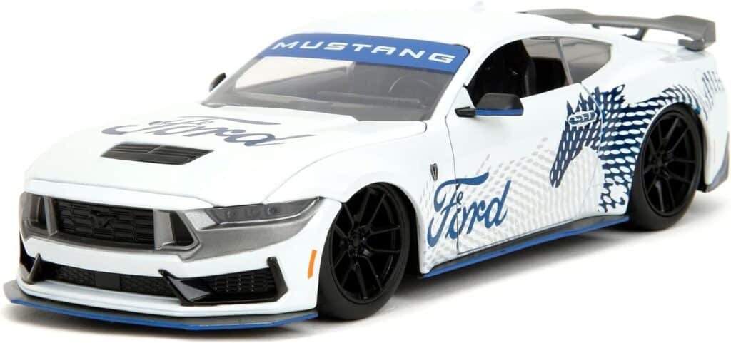 Big Time Muscle 1:24 2024 Ford Mustang GT Dark Horse Die-Cast Car, Toys for Kids and Adults(White with Blue Horse Deco)