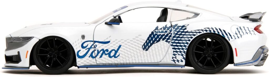 Big Time Muscle 1:24 2024 Ford Mustang GT Dark Horse Die-Cast Car, Toys for Kids and Adults(White with Blue Horse Deco)
