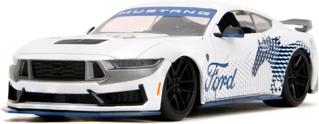 Big Time Muscle 1:24 2024 Ford Mustang GT Dark Horse Die-Cast Car, Toys for Kids and Adults(White with Blue Horse Deco)