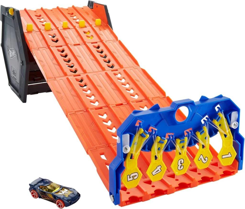 Hot Wheels Track Builder Action, Roll Out Raceway, Track Set with 5 Lane Racetrack and Toy Storage Bucket, Includes 1 Toy Car, Toys for Ages 4 to 10, One Pack, HGK41