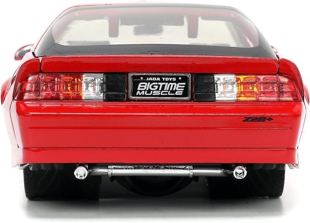 Jada Toys Big Time Muscle 1:24 1985 Chevy Camaro Die-Cast Car (Red), Black