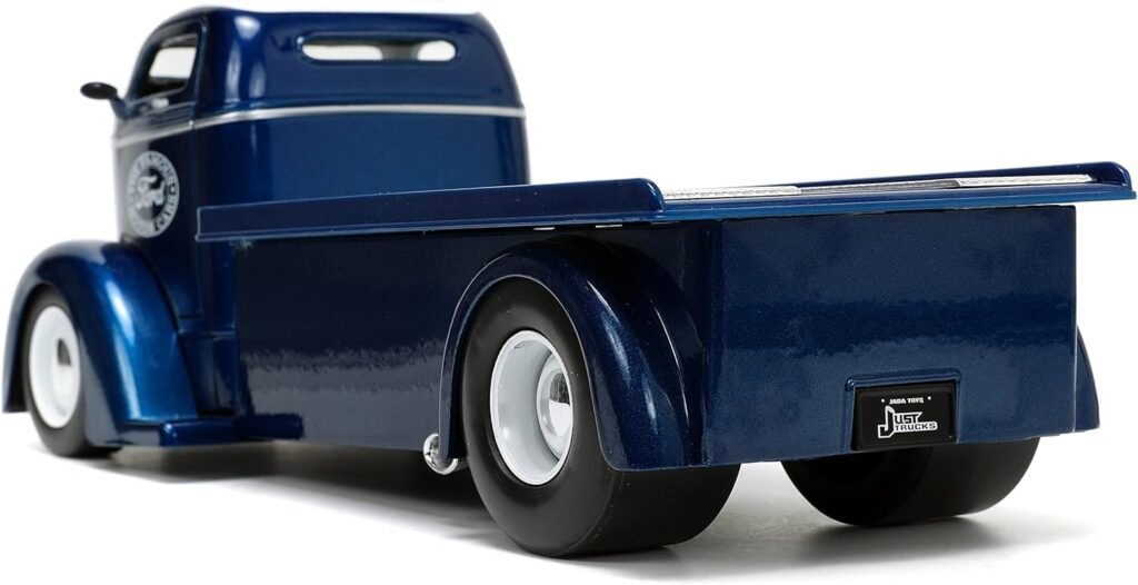 Jada Toys Just Trucks 1:24 1947 Ford COE Flatbed Die-cast Car Dark Blue/White with Tire Rack, Toys for Kids and Adults