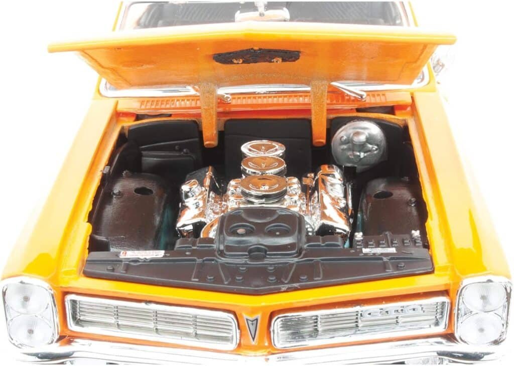 Maisto 1:18 Scale 1965 Pontiac GTO (Hurst Edition) Diecast Vehicle (Colors May Vary)