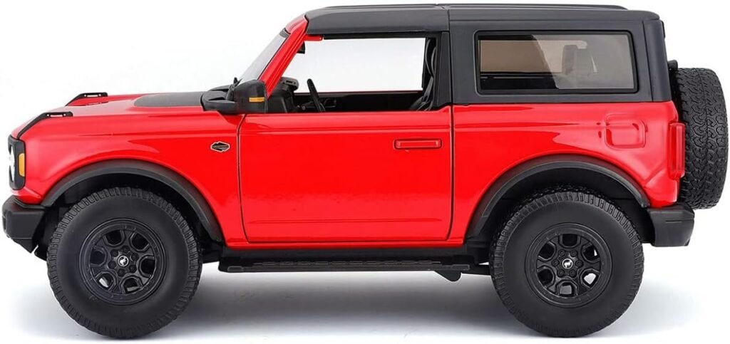 Maisto Diecast Cars 2021 Ford Bronco Wildtrak Red with Black Top Special Edition 1/18 Diecast Model Car by Maisto 31456 (31456RD)