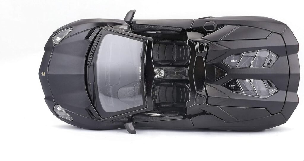Maisto Lamborghini Aventador LP 700-4 Roadster Die Cast Vehicle (1:24 Scale), Colors May Vary