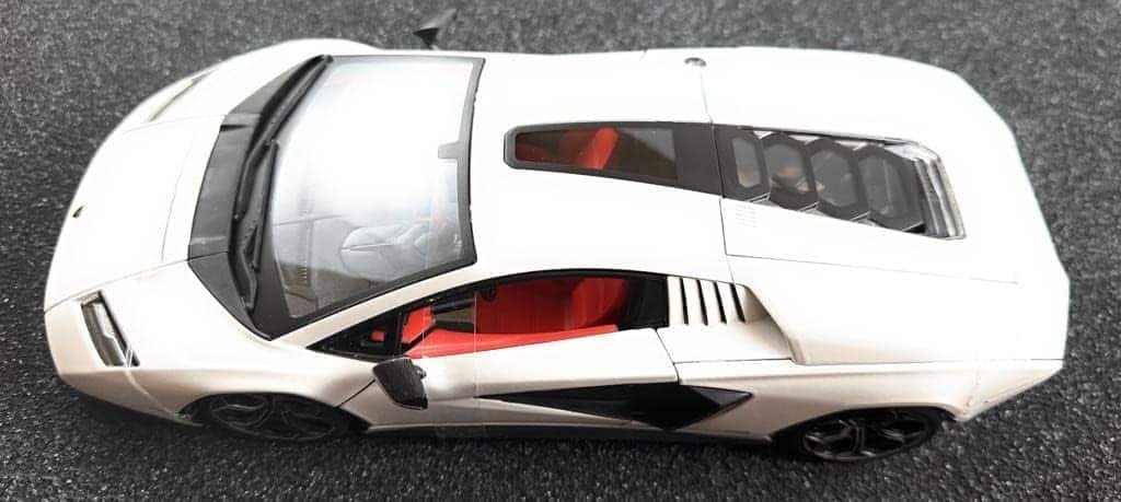 Maisto M31459 Lamborghini Countach LPI 800-4 Super Car-1:18 Scale Cheong Die Cast, White