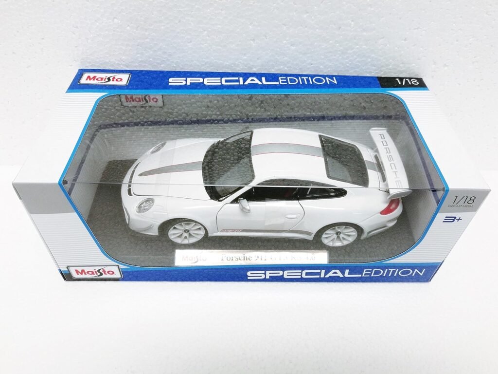 Maisto Porsche 911 GT3 RS 4.0 White 1:18 Scale Car Special Edition