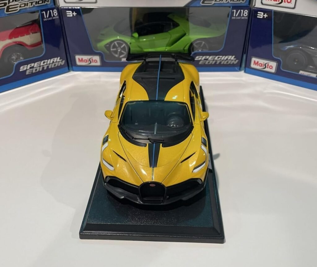 Bugatti Divo 1:18 Special Edition diecast car (Yellow)