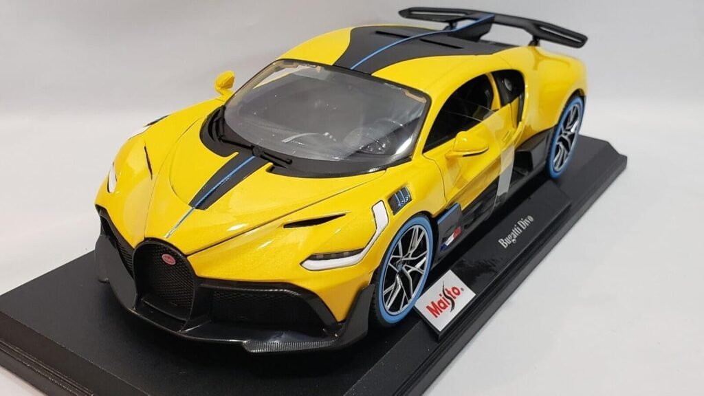 Bugatti Divo 1:18 Special Edition diecast car (Yellow)