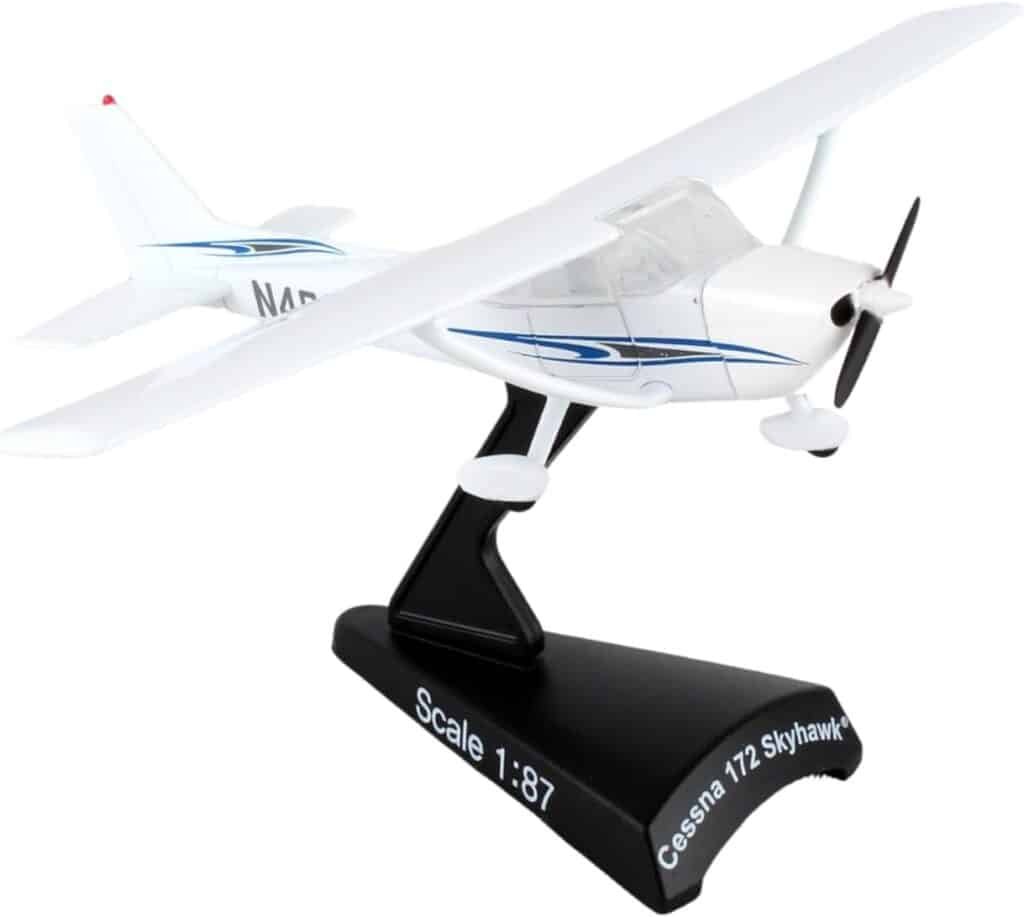 Daron Worldwide Trading Postage Stamp PS5603-2 Cessna 172 SkyHawk 1:87 Diecast Display Model, White