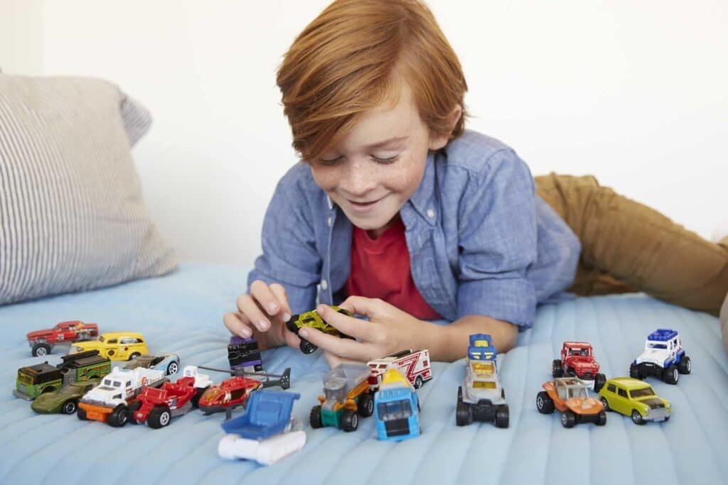 Matchbox Cars, 9-Pack Die-Cast 1:64 Scale Toy Cars, Construction or Garbage Trucks, Rescue Vehicles or Planes (Styles May Vary).