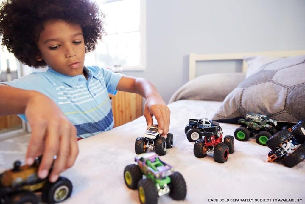 Hot Wheels Monster Trucks Set, 1 Toy Truck in 1:64 Scale  1 Crushable Car, Vehicle Play for Kids  Collectors (Styles May Vary)