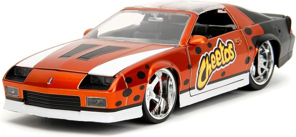 Jada Toys Cheetos 1:24 1985 Chevy Camaro Z28 Die-Cast Car  2.75 Chester Cheetah Figure, Orange