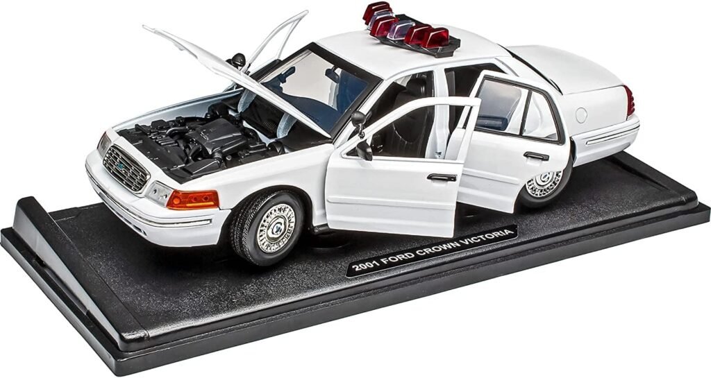 Motormax 1:18 2001 Ford Crown Victoria Police Light  Sound UNMARKED White 73992 (Black)