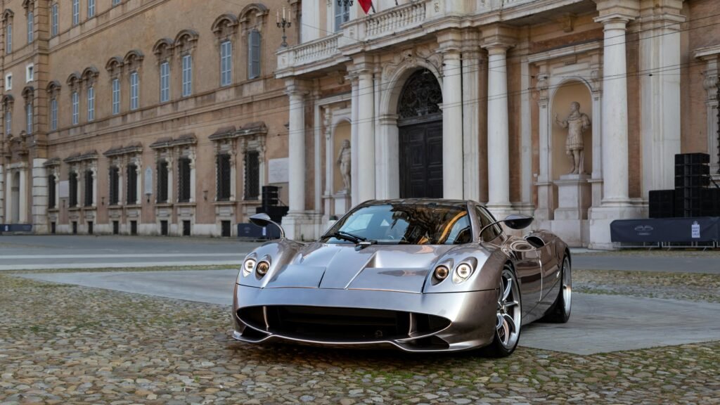 iPariser Alloy Collectible Red Pagani Huayra Dinastia Toy Vehicle Pull Back Die-Cast Car Model with Lights and Sounds